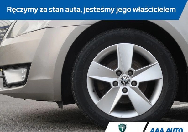 Skoda Octavia cena 35000 przebieg: 198669, rok produkcji 2014 z Kępno małe 232